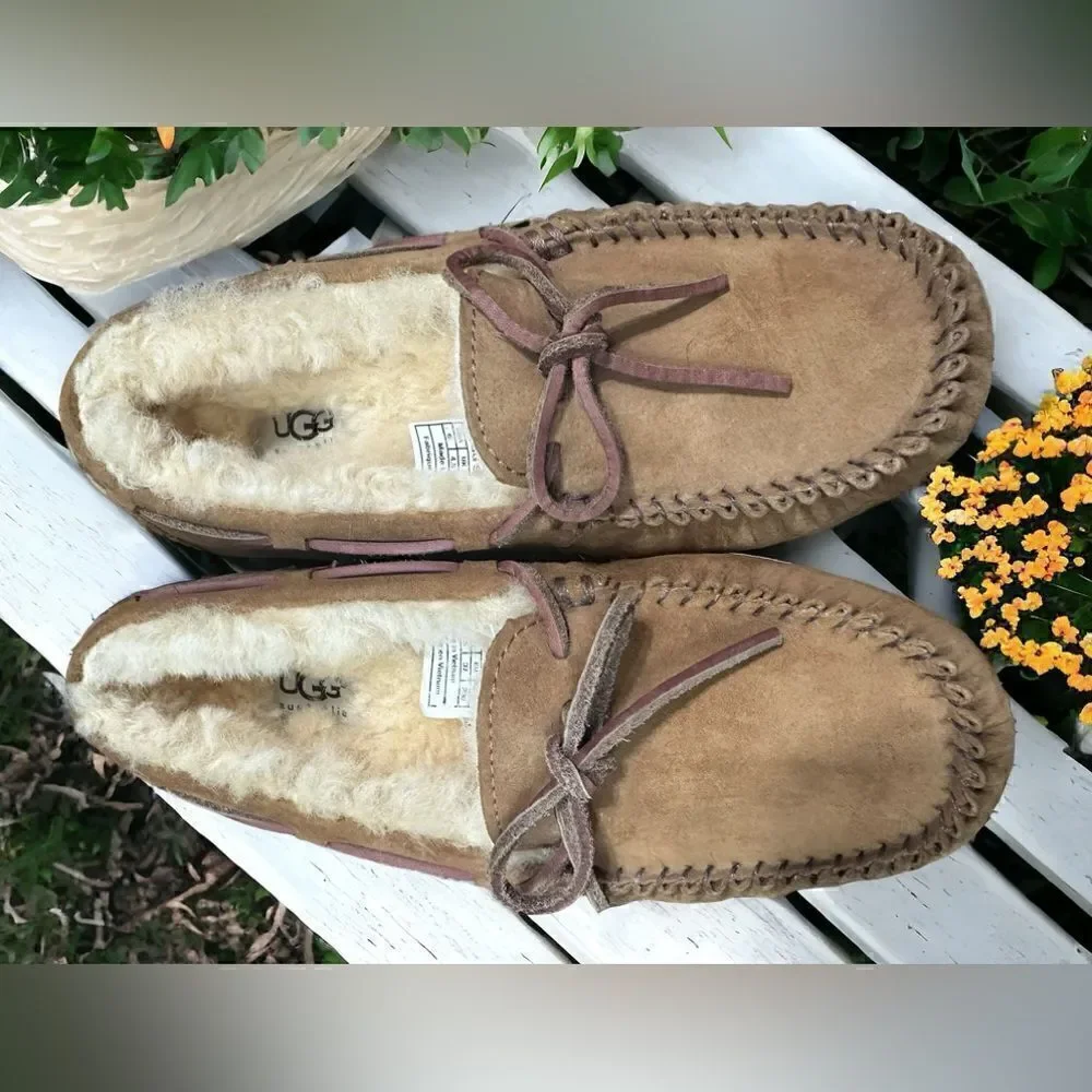 🔥🔥UGG Dakota Moccasin Slipper Water Resistant Slip on Size 6